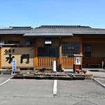 うなぎ水門 - 店前に４，５台、さらに画面の右に行った奥に広い駐車場がありました。