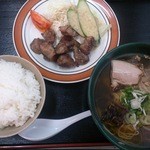 Ramen Daiwa - 牛肉塩焼き付きの・らーめん定食コーヒーも付いて７５０円です。