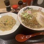 ラーメンか!チャーハンか! 富雄駅前店 - 可もなく不可もなくなﾆｭｰﾄﾗﾙな味付け。。