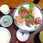 Kazu hana - 刺身定食（2500円）