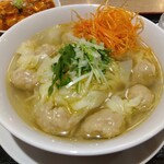手包ワンタン専門店 港味 - 辛いネギ塩豚肉ワンタン麺