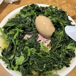 らあめん 万咲 - 豚骨ペペロンチーノ　ほうれん草ダブル