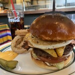 THE CORNER Hamburger & Saloon - 