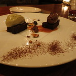 ワッシーズダイニングスープル - ピスタチオとバニラアイス