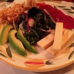 フォンダ・デ・ラ・マドゥルガーダ - ENSALADA DE LA CASA／エンサラダ・デ・ラ・カサ　トルティーヤ4枚付