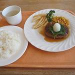 湯沢パークホテル - ハンバーグステーキ定食（１３００円）