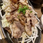 Yayoi Ken - 野菜たっぷり！の上に牛肉(* 'ᵕ' )☆ かなりのボリューム!!