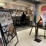 北出TACOS - 手前はカウンター席で、サクッと。