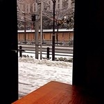 ファクトリー - 伺ったこの日、東京では45年ぶりの大雪でしたが、お店は満席。次々にパンをお買い求めのお客さんが訪れる人気店でした。
