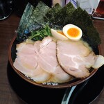 横浜家系ラーメン 丸岡商店 - 