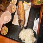 餃子や - サバ塩焼き 定食