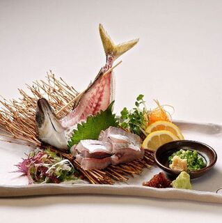 Kan'Ei Tsuuhou - 季節により活きた魚の種類も変化します。