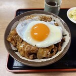 食堂 高田屋 - チャップ丼目玉焼き付900円。