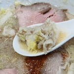 いり船 - スープには白菜と豚肉がたっぷり入ってます。
