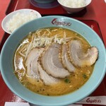 くるまやラーメン - 味噌チャーシュー5枚…！1,200円になってから初オーダー。そう、コスパ度外視で良いのだよ、好きなお店はね！