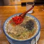 元祖赤のれん 節ちゃんラーメン - ゴマたっぷり、紅生姜を追加