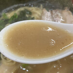 横浜らーめん 峰の家 - スープ
