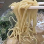 横浜らーめん 峰の家 - 麺
