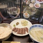 炭火牛たん 仙牛 国分町店 - 