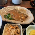 魚源商店 - ▪️鯖の味噌煮定食¥900
            　※ご飯お代わり無料
            　※卓上の佃煮は食べ放題