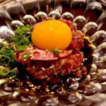 炭火焼肉 肉刺し にく式 - 霜降りユッケ