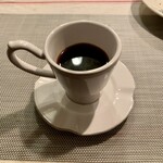 Ratorie Do Ginyoru E Maderon - 食後のコーヒー
