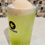 やきとん 大喜利 - アイスがのったメロンクリームソーダサワーです。