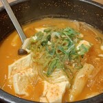 カルビ丼とスン豆腐専門店 韓丼 秋田中央店 - このスープと豆腐のコンビが最高！