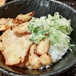 カルビ丼とスン豆腐専門店 韓丼 秋田中央店 - 割とあっさりしたねぎ塩鶏もも丼