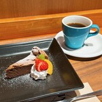 SLIM The Coffee Resort - プレミアムコーヒーとガトーショコラ