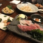 Nipponichi Gakusei Wo Ouen Suru Izakaya Kokode Nome! - 