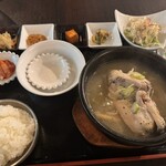 Resutoran Hana - 参鶏湯ハーフセット　キムチ、サラダ、もやしナムル、チヂミ、レンコンチップ