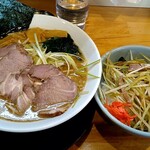 椿ラーメンショップ 大玉店 - ネギ味噌チャーシューメン with ネギ丼