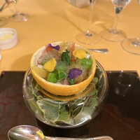 クイーン・アリス 横浜店 - 熊本県産 天草さくら鯛・天草ブリ・晩柑のマリネ・塩ジュレ 晩柑の装い
