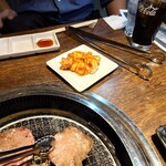 Yakiniku Suehirokan - ホルモンの皿は小さい。