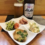 家庭料理花みち - 中瓶1本と豪華な付出で1150円