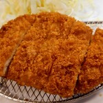 新宿ごちそうや - 令和6年4月 ランチタイム(11:00〜14:30)
ローストンカツ定食 税込590円
ロースとんかつ、サラダ、ご飯、みそ汁、漬けもの