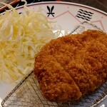 新宿ごちそうや - 令和6年4月 ランチタイム(11:00〜14:30)
ローストンカツ定食 税込590円
ロースとんかつ、サラダ、ご飯、みそ汁、漬けもの