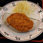 新宿ごちそうや - 令和6年4月 ランチタイム(11:00〜14:30)
ローストンカツ定食 税込590円
ロースとんかつ、サラダ、ご飯、みそ汁、漬けもの