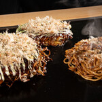 Meidai Okonomiyaki Inaka Teppan Robata Hanaya - 自家製生地、自家製ソースを使用し、フワトロに仕上げたお好み焼き、やきそば