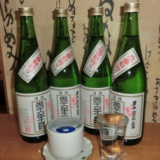 More than 50 types of delicious, dry sake that go well with fresh beach cuisine are always available.