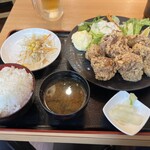 ぶたぼーる - 唐揚げ定食　¥750   生ビール¥480