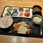 窯焼和牛ステーキと京のおばんざい 市場小路 - 国産鶏のチキン南蛮のおばんざいプレート