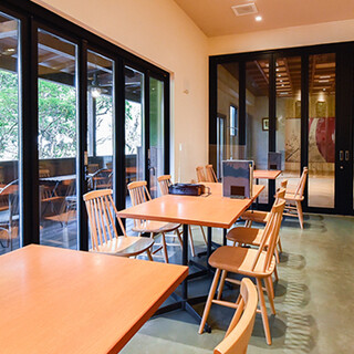 季節の移ろいを楽しめる景色が魅力。時には相撲の稽古風景も。