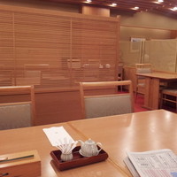 和食堂 山里 ホテルオークラ福岡 - 落ち着いた店内です。