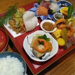 Hanase - 夜の松花堂弁当。八寸、造り、炊合せ、揚げ物。ご飯、汁物。