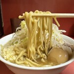 ラーメン二郎 - 「小ラーメン」の麺
            2024年4月4日