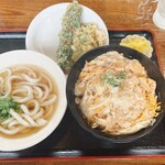 Maru Yoshi - 親子丼、ミニうどん640円、ちくわの磯辺揚げ120円