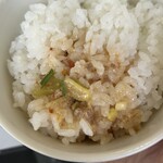 大とんてき らーめん 中村家 - ご飯に少しスープをかけて！