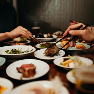 The marinated mackerel and chili oil go perfectly together! There are also plenty of original spicy dishes to go with your alcoholic beverages.